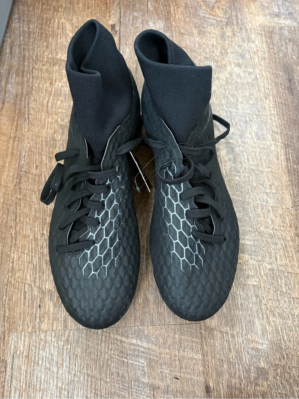 Men's Black High-Top Soccer Cleats with Hex Pattern (no metal points)